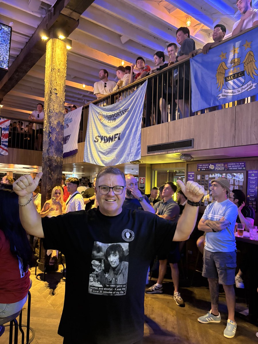 Reds on tour Sydney #MUFC #oasislive25 #onelove #dontlookbackinanger