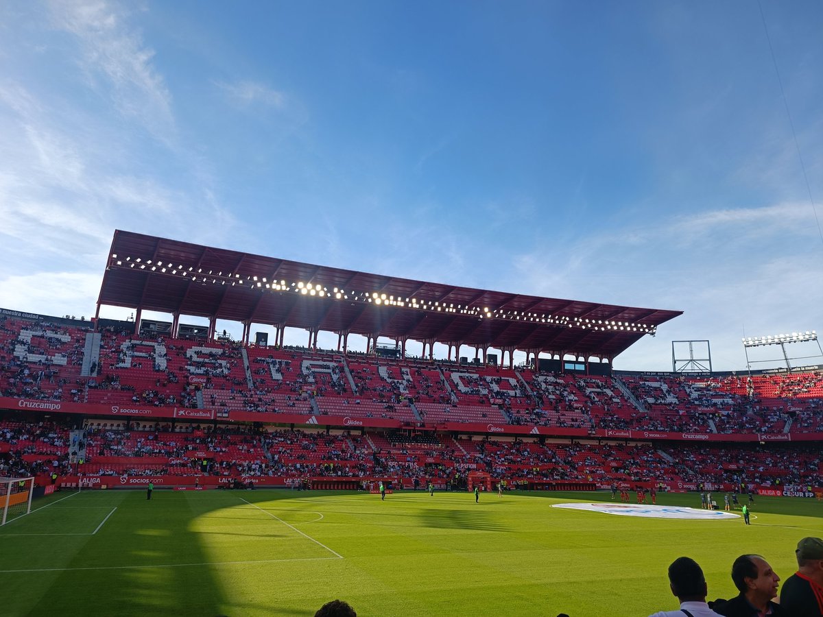 Ac78En's tweet image. Aquí estamos contigo @SevillaFC #SevillaFC #SevillaFCOsasuna