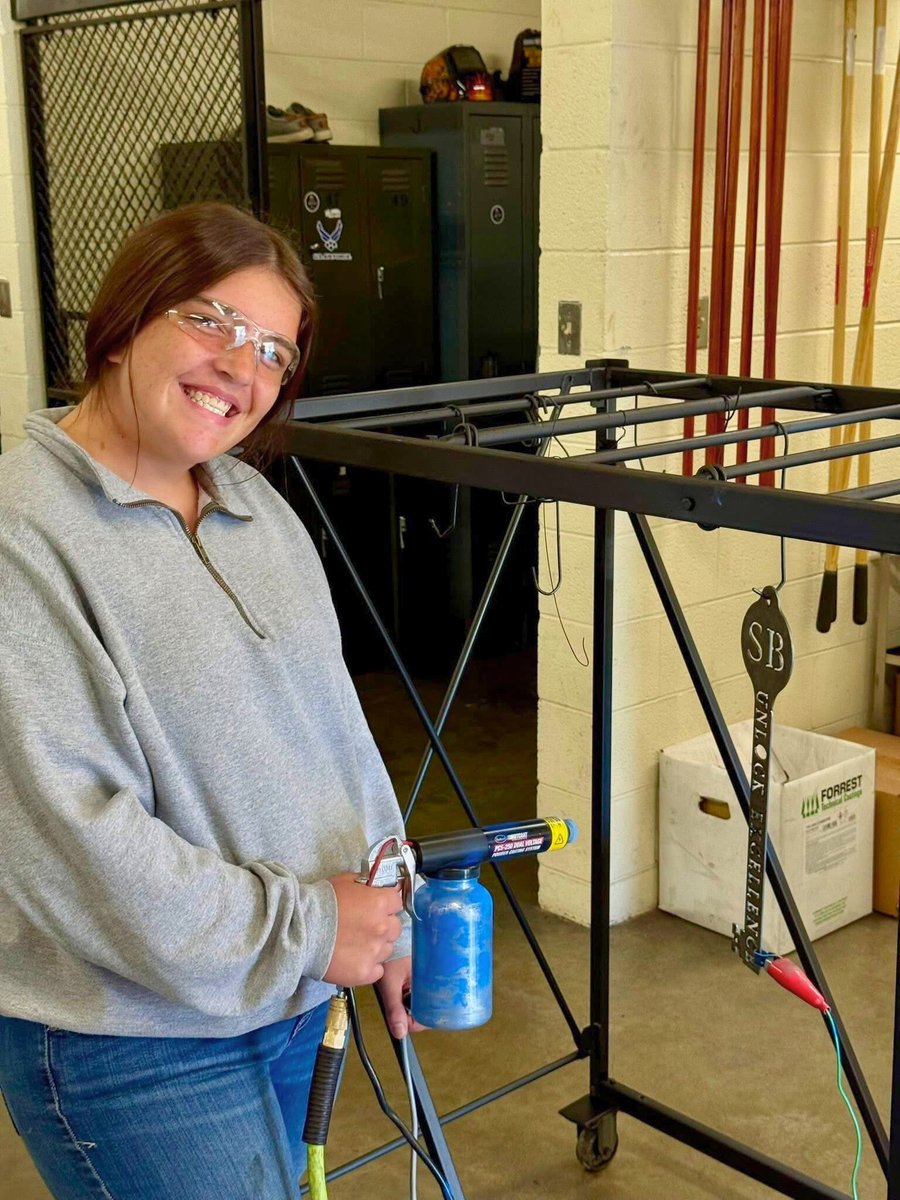 SCORE_TN's tweet image. This #STEMDay, SCORE recognizes the innovative work in science, technology, engineering, and math (STEM) happening in schools across Tennessee.

At @DburgHigh, for example, welding and art classes are joining forces to spark creativity and expand access to STEM. By blending