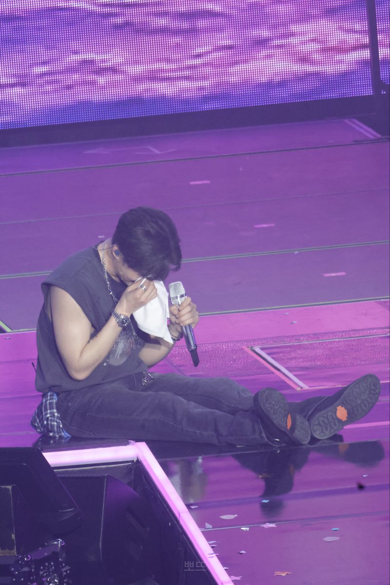 251108 ENDAND

힘들어서 주저앉은 짱섭..

#이창섭