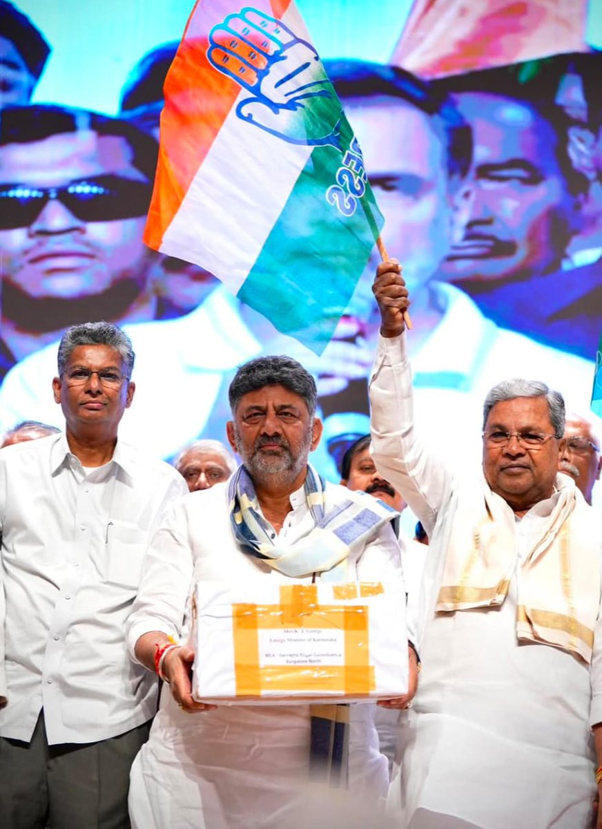 INCSarvagna's tweet photo. Hon'ble @CMofKarnataka Shri @siddaramaiah Ji and DCM Shri. @DKShivakumar Ji addressed the media at KPCC today on #Karnataka’s united #VoteChori campaign, led by LOP Shri @RahulGandhi, to protect democracy from voter list tampering... 

1/n https://t.co/ci4YMjjy52