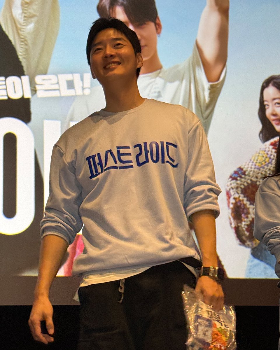 마! 팀 #퍼라 랑 부산에서 즐거웠나!!!! ❤️‍🔥
🤓🩵 : 우리 내일 무대인사도 잊지 않았죠?

"다섯 배우들의 돋보이는 찐친 케미 완성 코미디"
✈️ <퍼스트 라이드> 극장에서 #절찬상영중 ➰🩵

#퍼스트라이드 #남대중감독
#강하늘 #김영광 #차은우 #강영석 #한선화