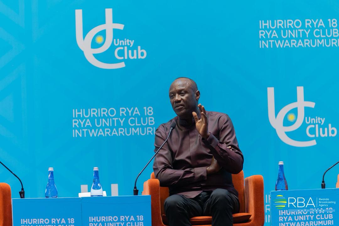 rbarwanda's tweet image. Gen. (Rtd.) Fred Ibingira, yavuze ko mu 1990 ubwo FPR Inkotanyi yari imaze gutangira urugamba rwo kubohora Igihugu yashobojwe byose n’ubuyobozi bwiza bwari burangajwe imbere na Perezida Paul Kagame. 

Ati “Ayo mahitamo ashingira ko twatangiye duhitamo neza. Guhitamo neza byari…