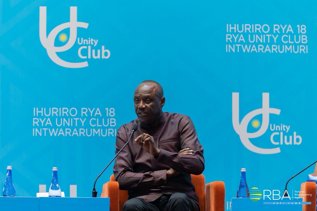 rbarwanda's tweet image. Gen. (Rtd.) Fred Ibingira, yavuze ko mu 1990 ubwo FPR Inkotanyi yari imaze gutangira urugamba rwo kubohora Igihugu yashobojwe byose n’ubuyobozi bwiza bwari burangajwe imbere na Perezida Paul Kagame. 

Ati “Ayo mahitamo ashingira ko twatangiye duhitamo neza. Guhitamo neza byari…
