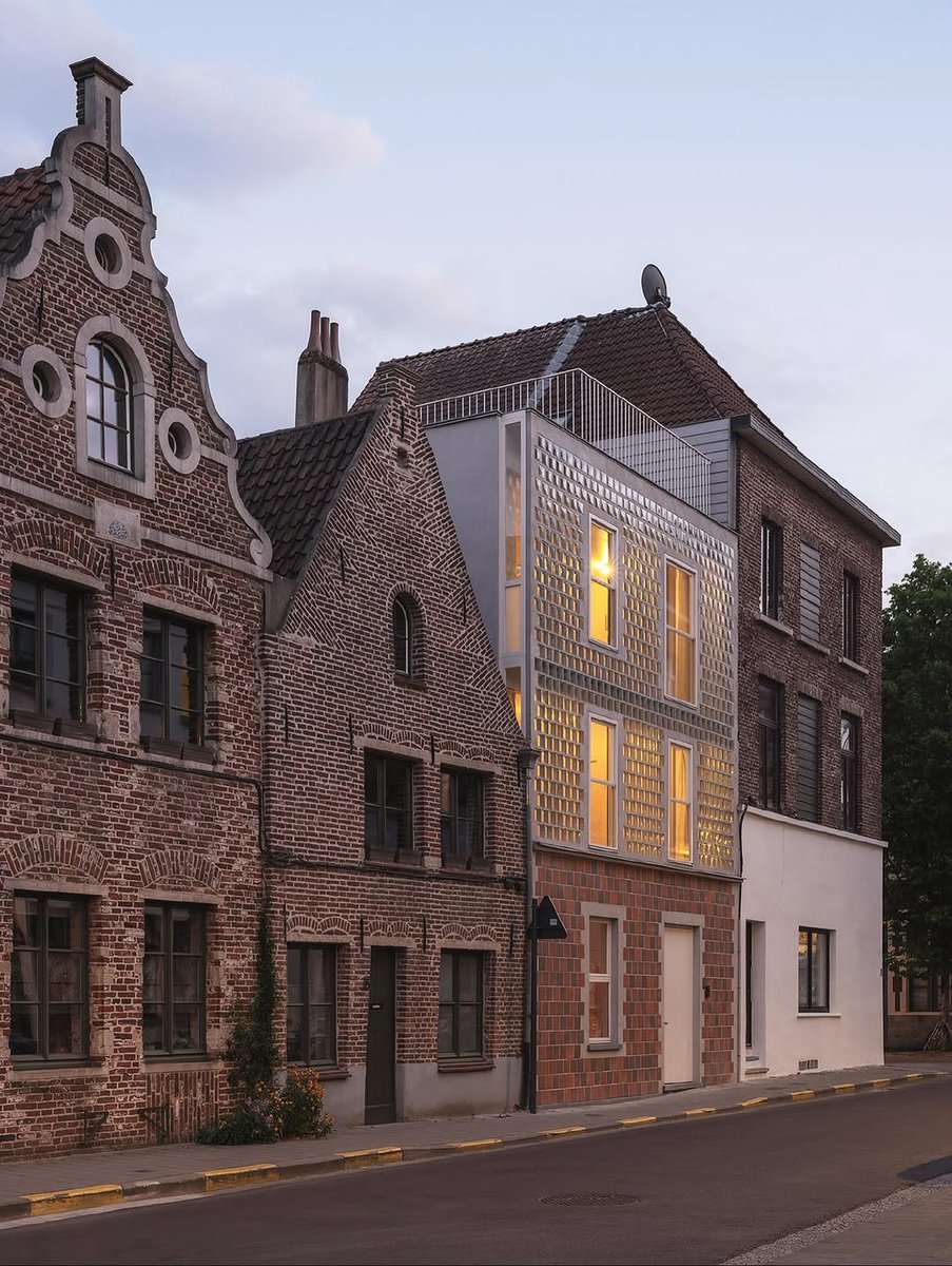 Crazy Architecture tweet media