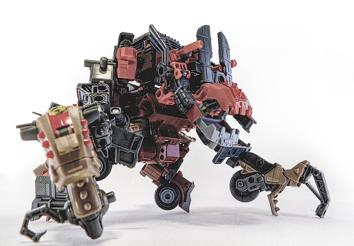 unyao2's tweet image. ジャンキオン デバステートモード！

トランスフォーマーレガシー 
TL-30 スクラップフック
TL-39 クラッシュバー
TL-56 ジャンキオントラッシュマスター

#トランスフォーマー #TF #Transformers