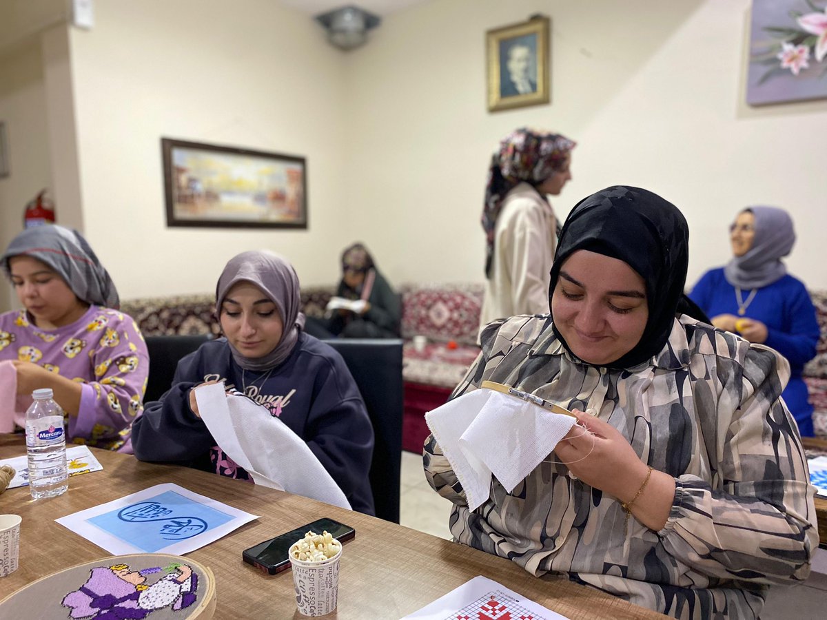 KayseriKYGM's tweet photo. 📍Mustafa Asım Köksal Yurdu 
Dikiş-Nakış kursumuz Eğitmen Nurten Hanilçi ve öğrencilerimizin katılımıyla gerçekleştirildi. https://t.co/1ZSTs4aMaw