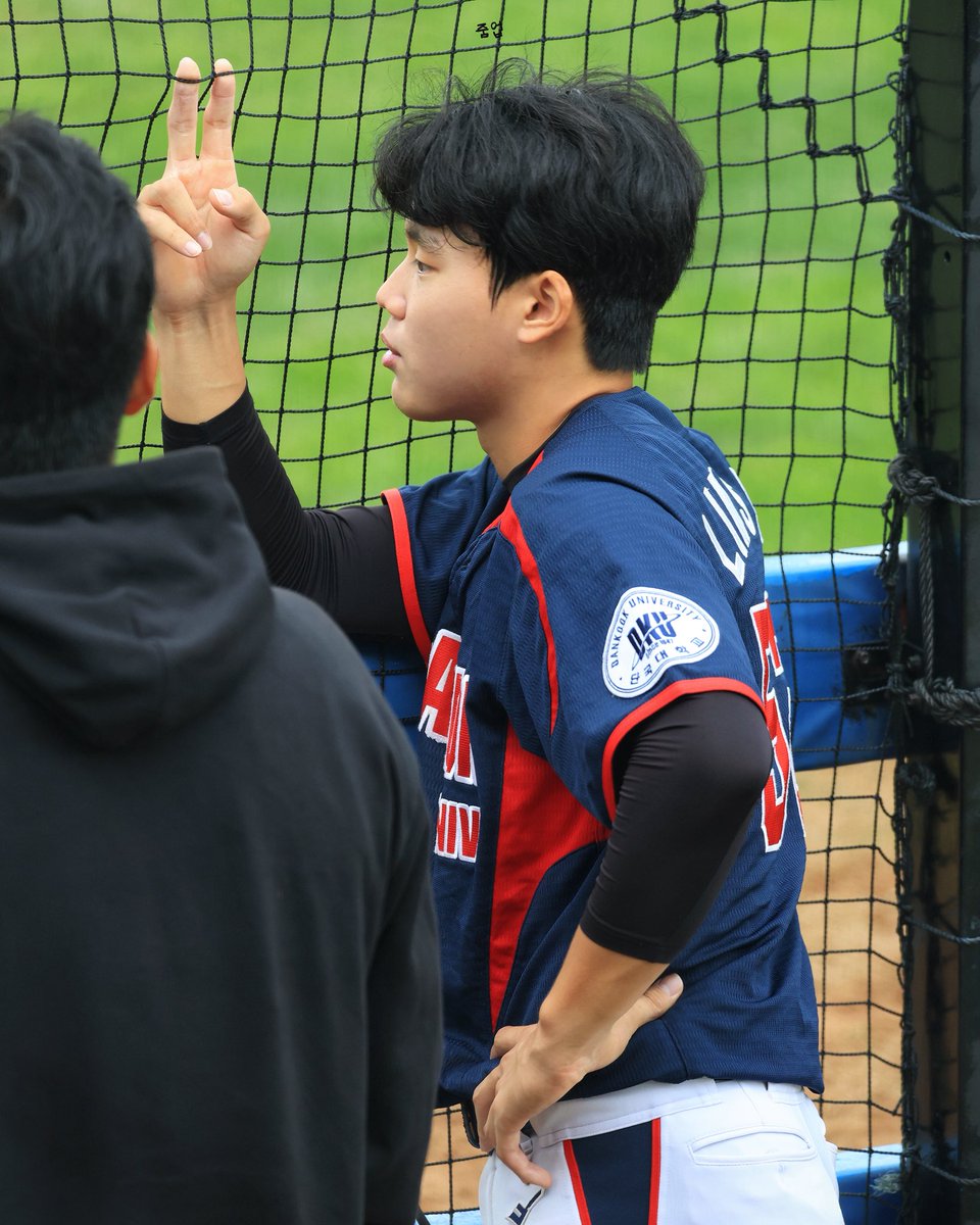 작년부터 상우를 봤는데 
피사체로서 찍는건 처음이엮던,,

#단국대야구부 #임상우
