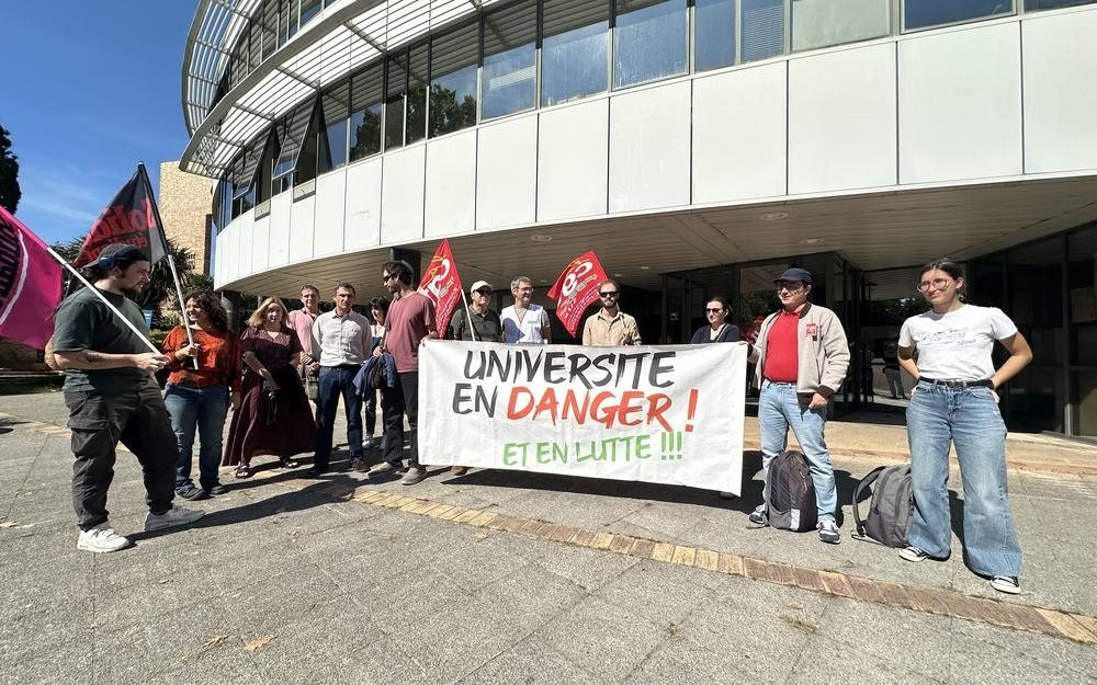 SamuelLegris's tweet photo. 🔴 Dans et hors des instances de l'@universite_uppa, le @M22M_UPPA_ dénonce l'austérité budgétaire.
✊ Depuis plusieurs mois, le @M22M_UPPA_ se mobilise pour un meilleur budget.
✊ Jeudi, le @M22M_UPPA_ a voté une motion pour dénoncer cette « situation financière préoccupante ». https://t.co/JhX7FflgV5