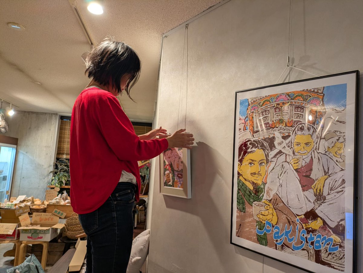 搬入を終了しました！明日11時から開始します。終日在廊です。どうぞお寄りください。

織田博子個展「世界のおじちゃんと友達」展（2025.11.9~16）Farm to Home（山手線「駒込」駅）にて開催　世界を旅して描く魅力的なおじちゃん達のイラスト、画集を展示【作家在廊日あり】