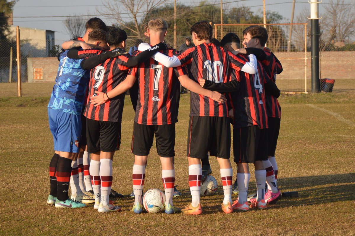 ClubPatronatoOf's tweet image. ⚽️ #InferioresAFA | 🔜 Domingo de finales en San Luis

#Cuarta, #Octava y #Novena enfrentarán a Gimnasia de Mendoza en el Estadio Juan Gilberto Funes por la definición de la Zona Interior y el pasaje a la Final Nacional del Torneo #Juveniles1raN

📋 El repaso de la campaña de las
