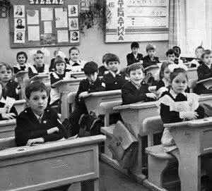 Вопрос тем, кто сидел на последней парте, кем вы сейчас работаете?