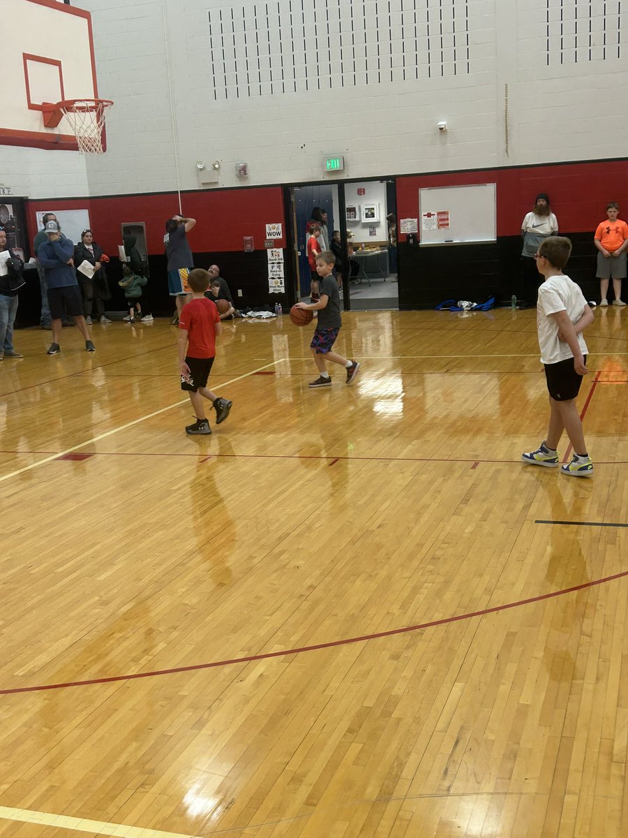 WapahaniJrPro's tweet photo. Basketball is here!  Great turnout for jr pro skills day! https://t.co/6TehISrocJ