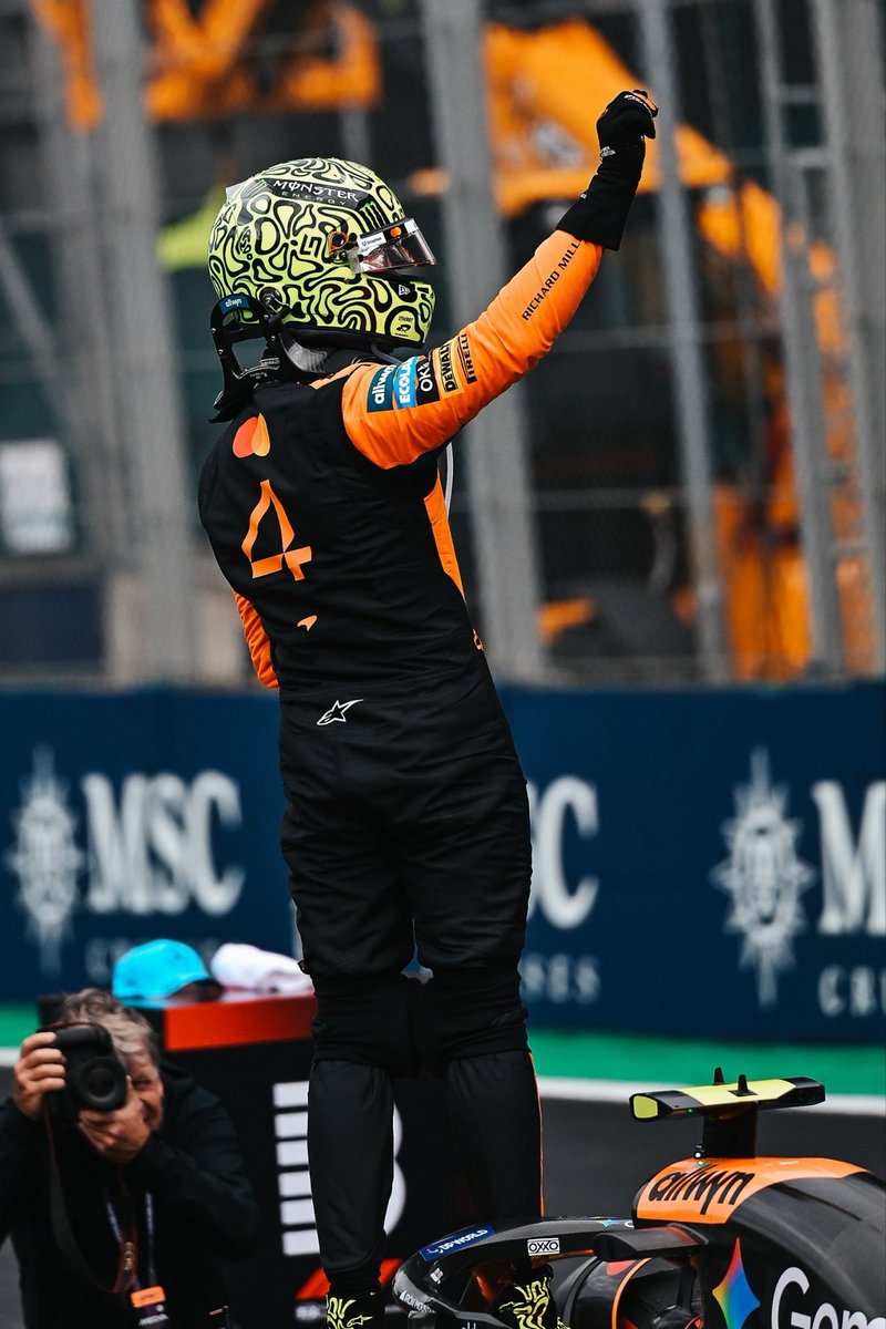 P1 🤩

#McLaren | #BrazilGP 🇧🇷