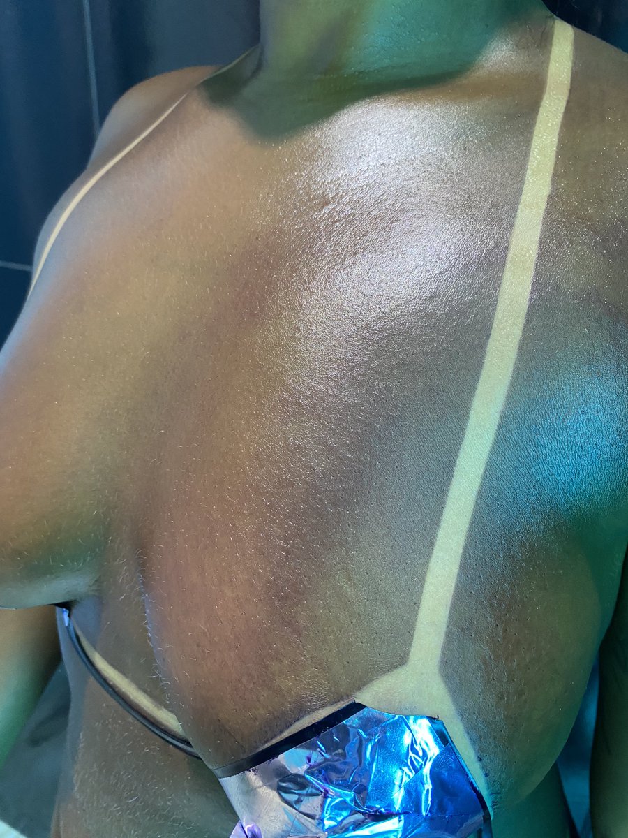 ane_divva's tweet photo. Quer ficar neon assim? agende seu horário venha fazer um bronzeamento artificial ❤️‍🔥🔥 https://t.co/fnwMutCUI1 https://t.co/sjlD00qml8