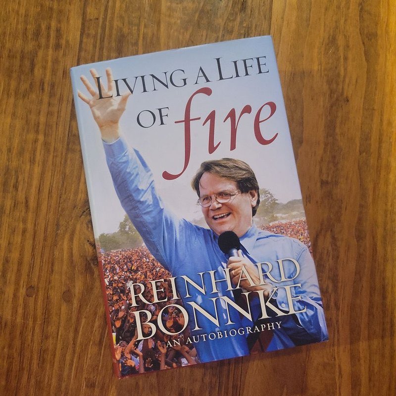 In this book, I’ve just read Evang. Reinhard Bonnke’s personal account of what led to the kill!ngs of Christians by Muslim youths in Kano in 1991 and how he escaped. For brevity, I’ll give a summary in bullet points