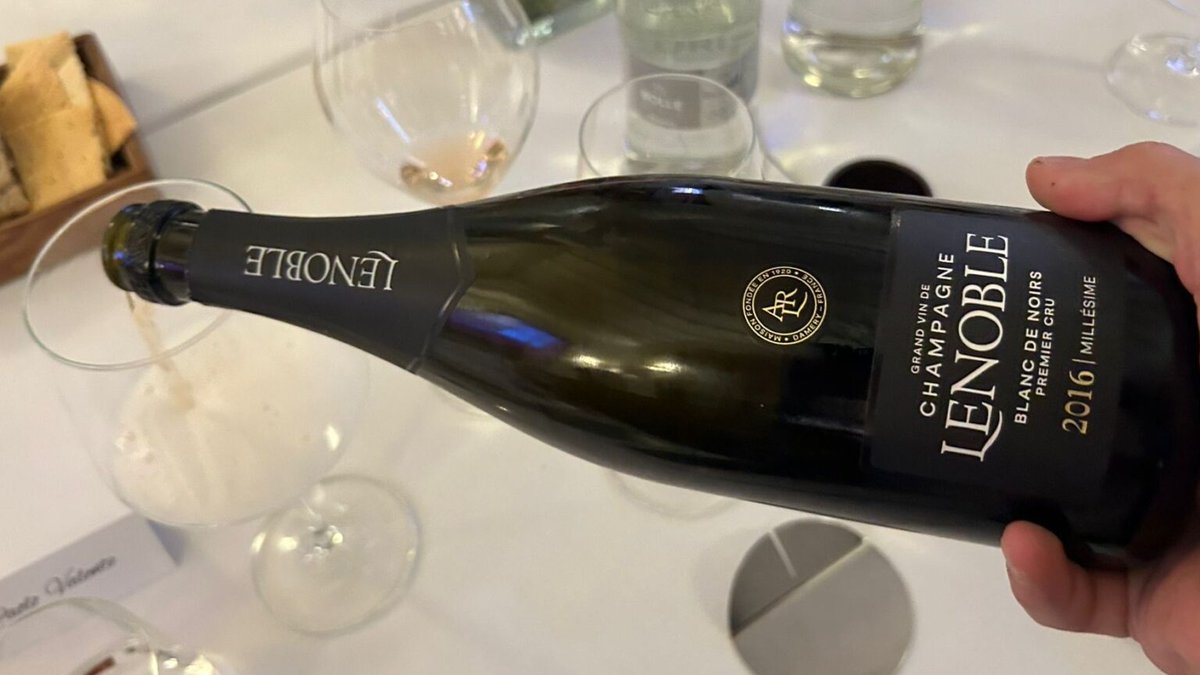 Il Blanc del Noirs Premier Cru Bisseuil di Champagne AR Lenoble
#ARLenoble #vinodabere #champagne 
vinodabere.it/il-blanc-del-n…