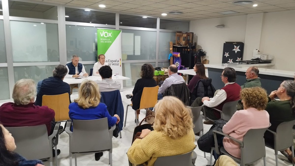 voxboadilla's tweet image. Ayer nos reunimos con nuestros vecinos de Boadilla.

Muchos temas les preocupan y el PP olvida.

La tasa de basuras de PP y PSOE, vivienda, tráfico, Boadilla Hills, limpieza, nuestros jóvenes.

Boadilla cada día peor.

#Vox #BoadilladelMonte #Vivienda #Trafico #Jovenes #Boadilla
