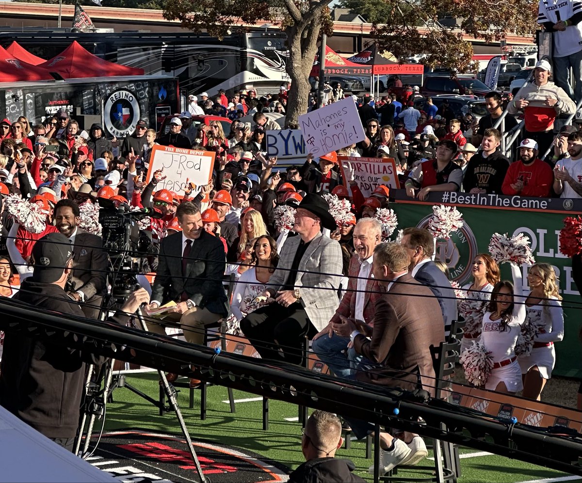 sportsemilyw's tweet image. A very happy @JoeyMcGuireTTU on @CollegeGameDay 🥳🥳

@KLBKsports | #TexasTech