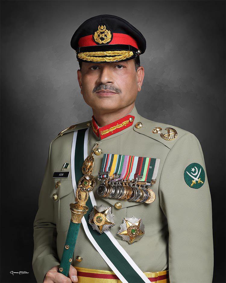 ZMehsud09's tweet photo. ستائسویں ائینی ترمیم میں فیلڈ مارشل کو ہٹانے کا اختیار صرف عزرائیل علیہ السلام کو دیدیا گیا
#27thAmendment https://t.co/BhEsPZE5TW