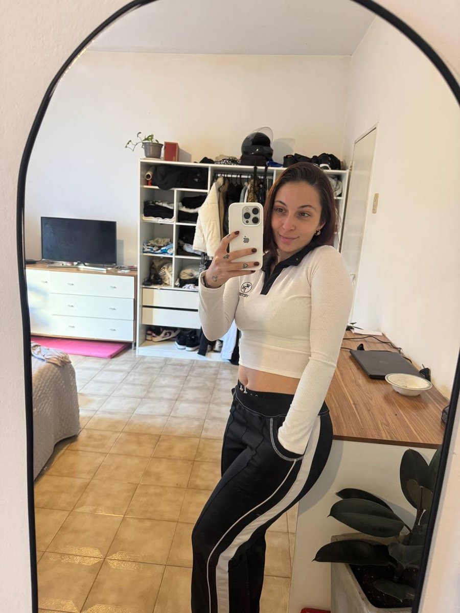 Chloé 🍒 tweet media