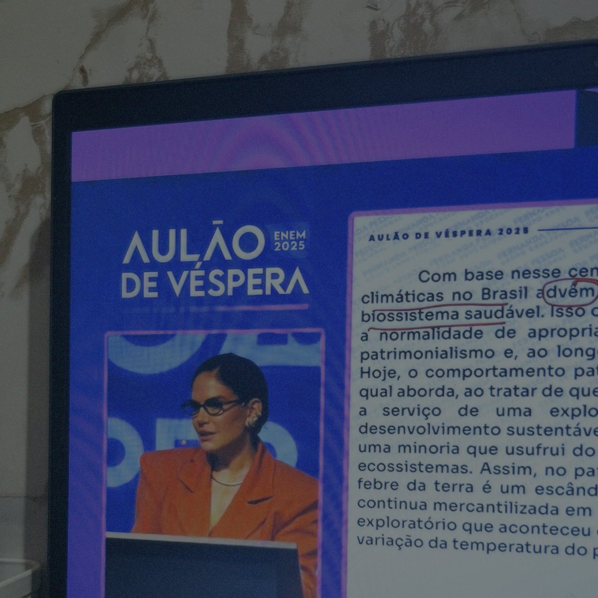 mariadlsrosa's tweet photo. está desesperado? quer salvar sua redação no ENEM? 
Corre para o aulão de véspera do Curso Fernanda Pessoa que está rolando no YouTube nesse exato momento. 
#Aulaodevesperafp https://t.co/Dr44h15W9I