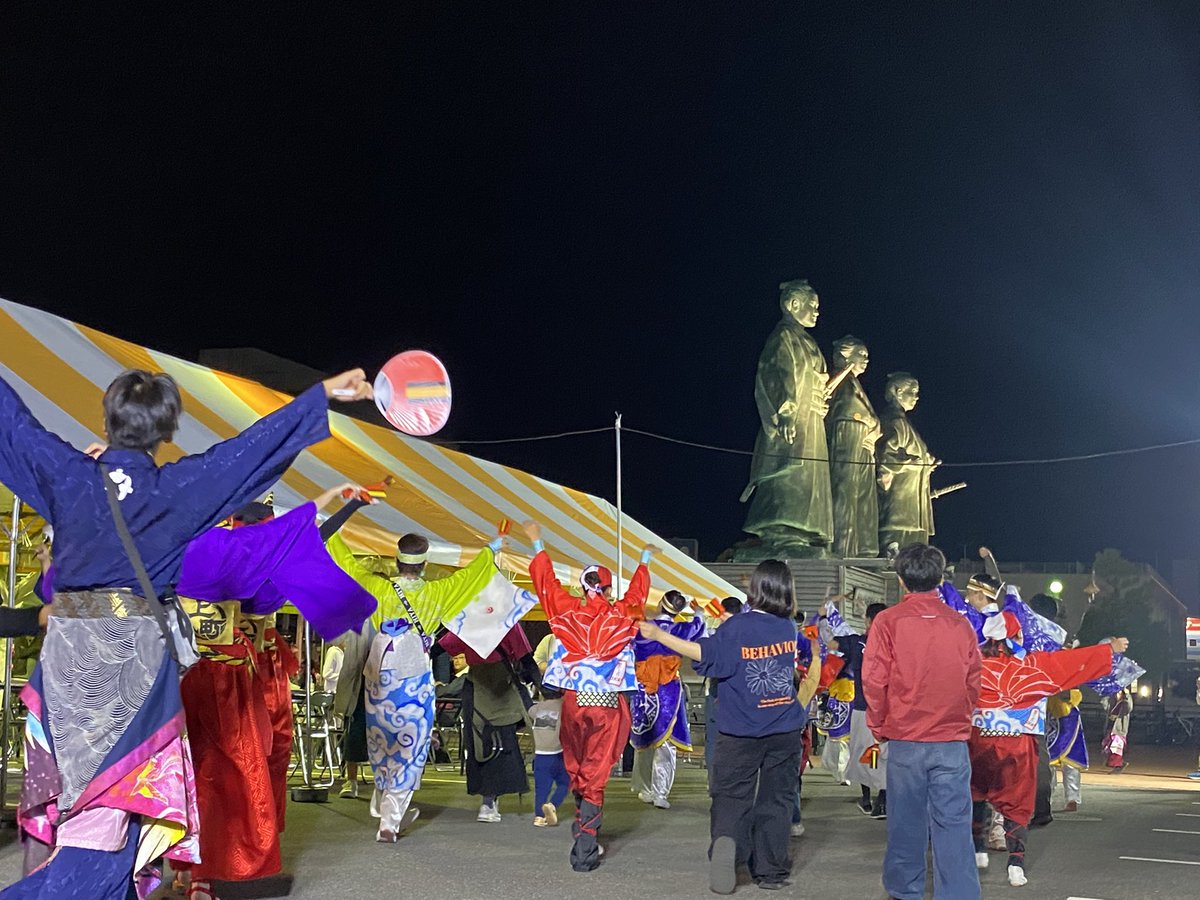 uchiwa_naruko's tweet photo. 【よさこいAgain】
2025年11月8日(土)こうち旅広場
●正調よさこい鳴子踊り
13チームによる総踊りシーンより✨ https://t.co/sGDpj4p8au
