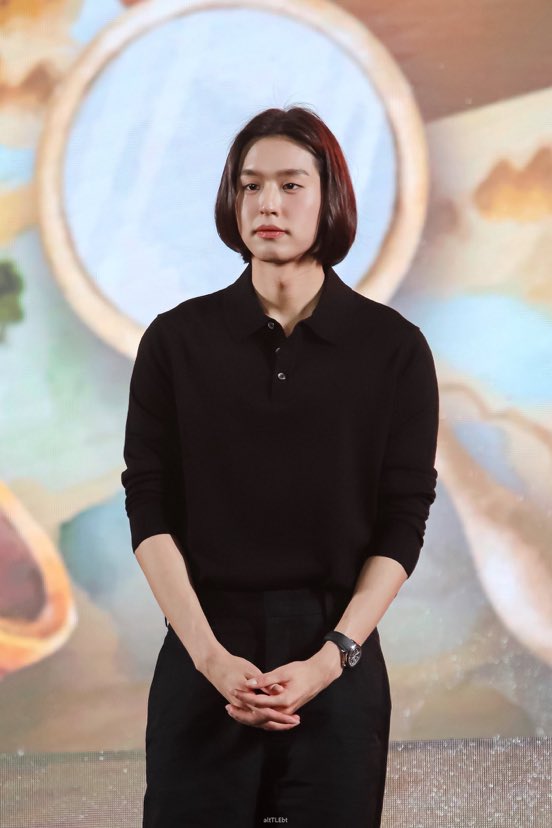 Chqx_'s tweet photo. ก็ต้องยอมรับว่าเบ้าฮีดีจริง ไปหามาดิในท่าพระจันทร์ใครหล่อได้เท่าฮีบ้าง https://t.co/WqAFMLkv9N