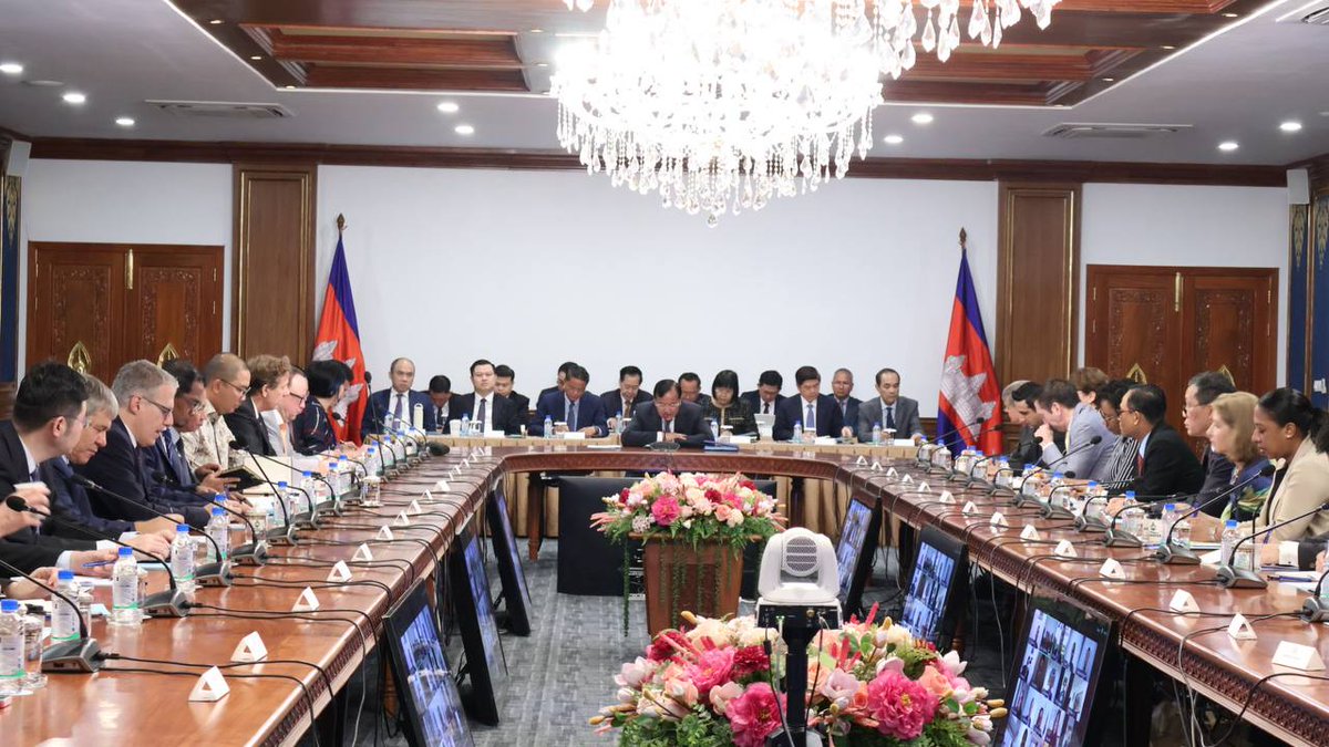 MilenaCZP's tweet photo. Participé en sesión informtiva presidida por el viceprimer ministro y ministro de Relaciones Exteriores y Cooperación Internacional del Reino de #Cambodia, Prak Sokhonn, sobre la implementación de la Declaración Conjunta de Kuala Lumpur. https://t.co/BFteE6ks8o