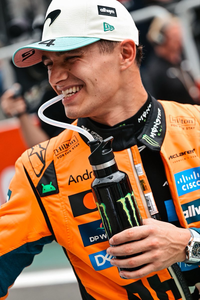 All smiles for our Sprint Race winner 😆

#McLaren | #BrazilGP 🇧🇷