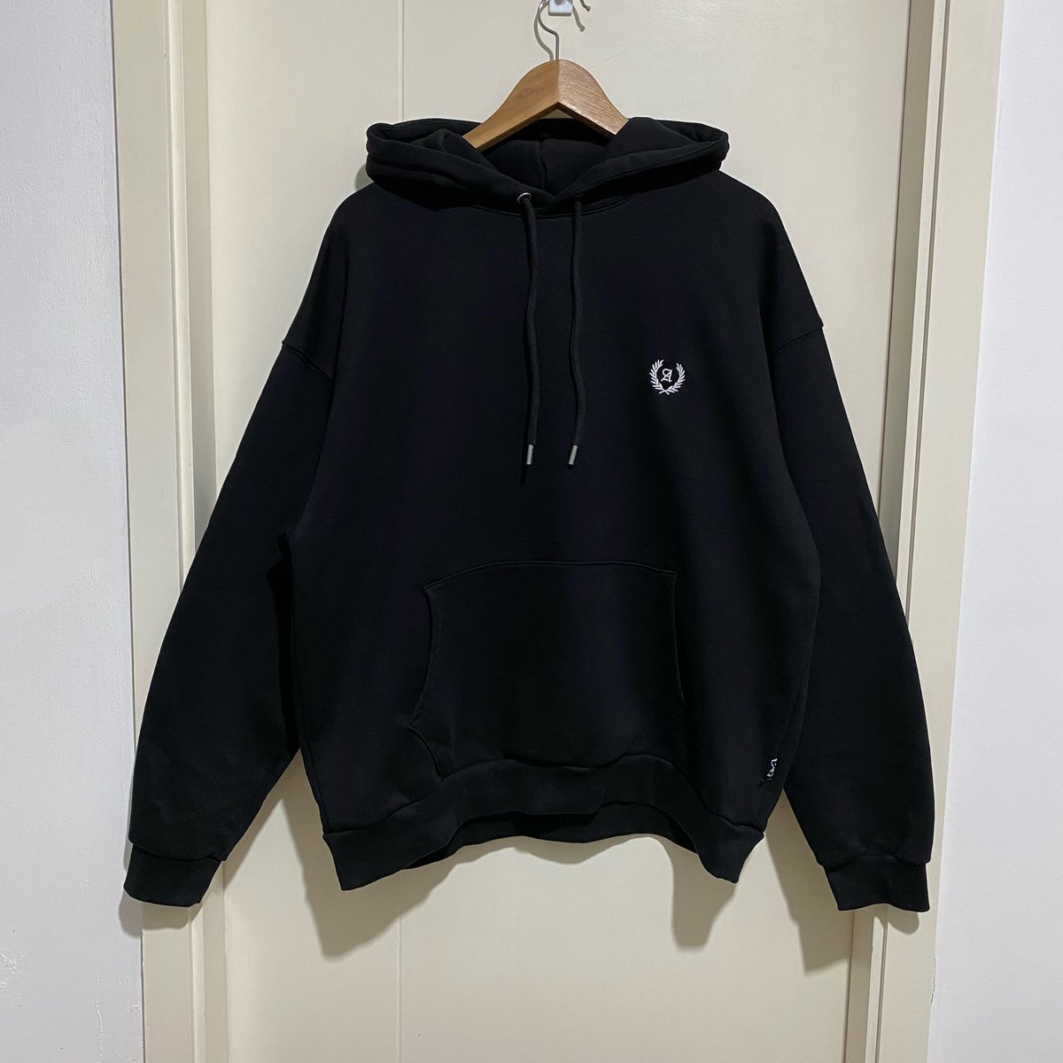 koffwhitesecond's tweet photo. AVANDRESS HOODIE ☆ งานแรร์แบบที่เจโน่ใส่ สีดำสนิทตอนนี้คือหายากมากก เท่มากคับ สภาพใหม่ 10/10

♡ อก52 ยาว28
♡ 680 บาท รวมส่ง

#สเวตเตอร์เกาหลี #ส่งต่อเสื้อผ้า #ไอดอลใส่ #ส่งต่อเสื้อผ้ามือสอง #ฮู้ดมือสอง #ส่งต่อstylist #NCTDREAM #พรีออเดอร์เกาหลี #เสื้อยืดเกาหลี #avandress https://t.co/XQu8lVzOVU