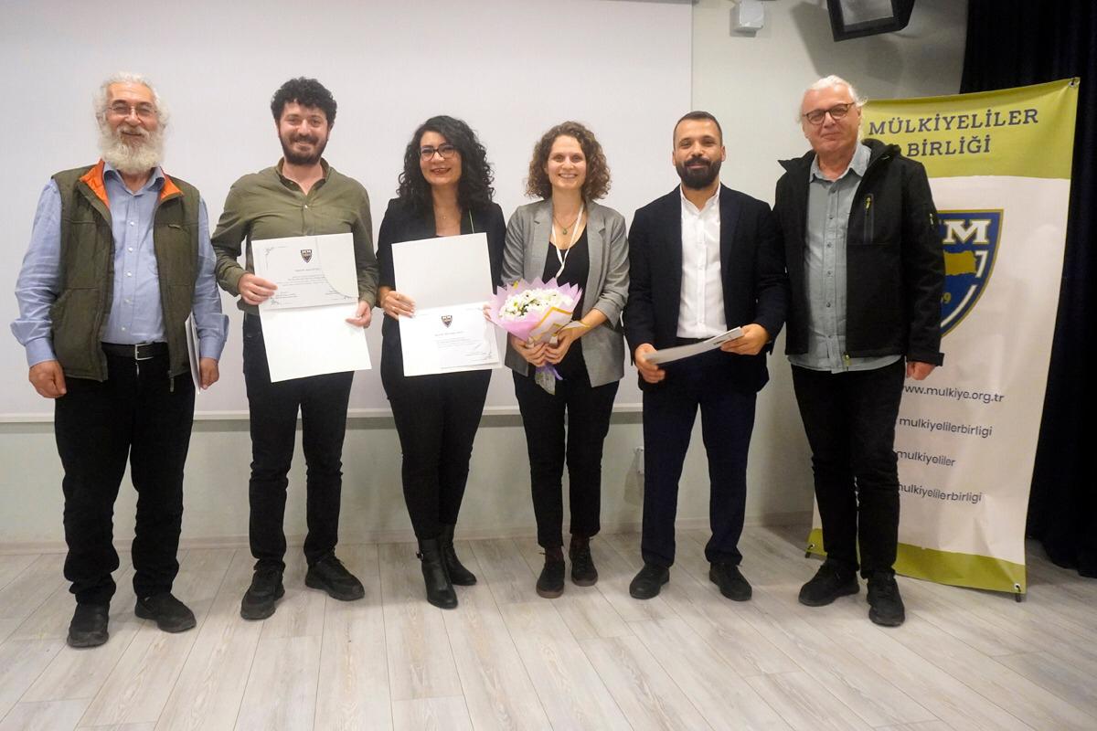 MuratOzveri's tweet photo. Dr. Mine Dilan Kıran-Dr. Aykut Günel-Dr. Cüneyt Eren.Genç Sosyal politikacılar.Genç yol arkadaşlarım.Yazdıkları tezler Prof. Dr. Cahit Talas Sosyal Politika ödülleri kapsamında "Övgüye Değer" bulundular.Bizleri sosyal politikanın geleceği açısından umutlandırıp gururlandırdılar. https://t.co/QUbdR97g9b