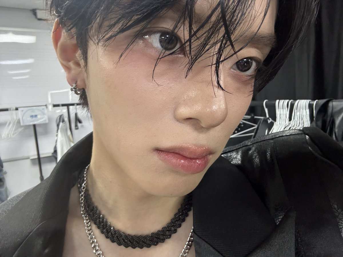 [#강민]

내가 멋지게 살아야하는 이유
내 사랑들
고마워

#베리베리 #베러 #고마오