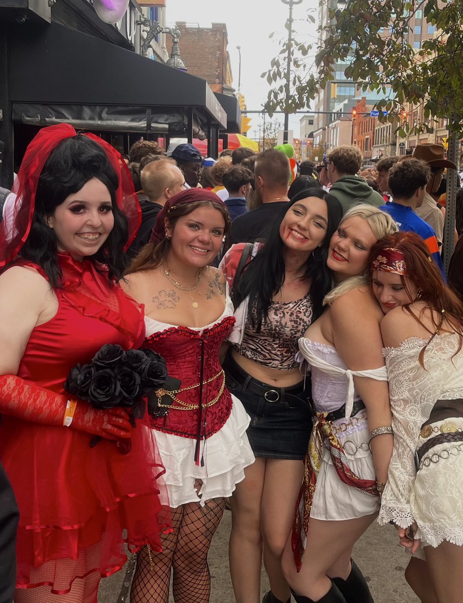 kaycm00's tweet photo. halloweekend recap 👻 https://t.co/QdoggSAqvN