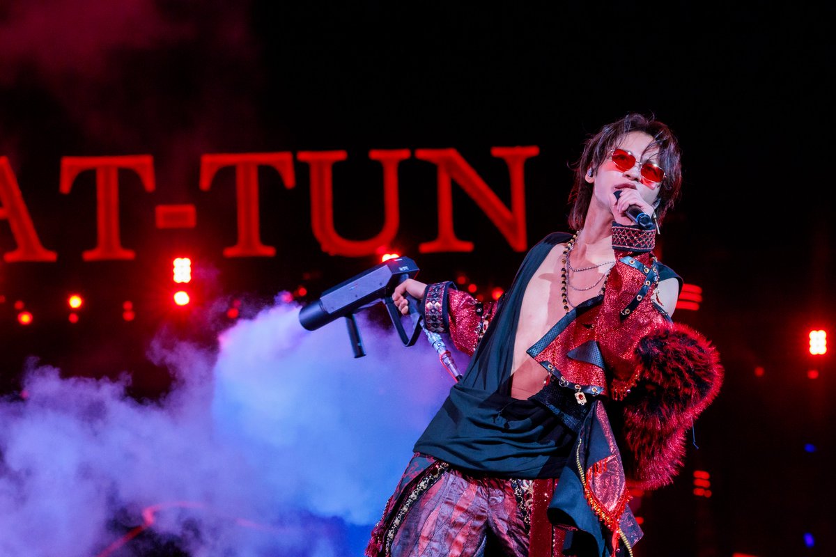 encountofficial's tweet photo. 【🎤ライブレポ🪩】
KAT-TUN異例の解散後ライブ、デビュー曲で元メンバーが音声“出演”　「青春だった」涙のあいさつでファンに感謝（写真6枚あり）
https://t.co/HdjwZRbd9v
#KATTUN #BreaktheKATTUN @KATTUN_0322 https://t.co/A2XlfeSpWu