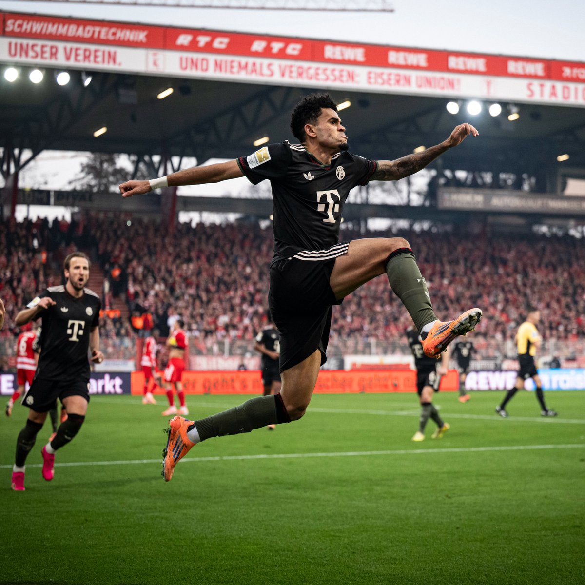 FC Bayern tweet media