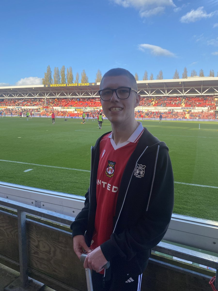 LukeSaunde1572's tweet image. A quick visit to TyPawb to see the Wrexham exhibition and now at the Racecourse watching the mighty reds, come on Wrexham 🔴⚪⚽