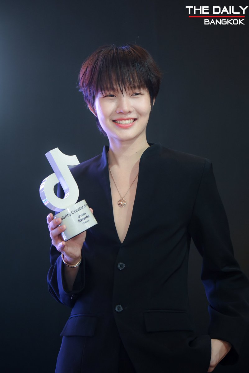 thedailybkk's tweet photo. ขอแสดงความยินดีกับ "น้ำปิง นภัสกร" ที่ได้รับรางวัล "Celebrity Creator of the Year" ในงาน TikTok Awards Thailand 2025 

HARIT NAMPINGSTER TIKTOK25
#TikTokAwardsTH2025xDMD
#nampingster
#TikTokAwardsTH https://t.co/JxEcfKAAWs