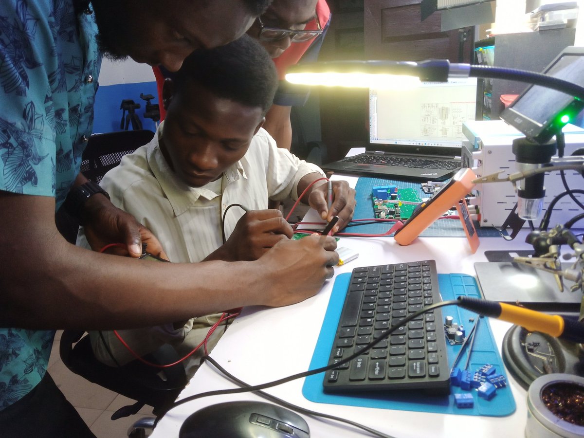 MagnusEmenuga's tweet photo. Rounding off work for the weekend here at MEmbedded TechLab.

Testing and Debugging our recently assembled PCB board manufactured by @NextPCB . https://t.co/S1aP9fm5Tp