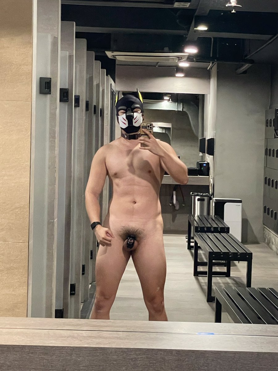 第8天了，小熊仔快受不了🐻
早上還打開推，看到被鎖著，
之後有人舔他的馬眼，舔到射🥵
然後又在幻想，鎖都是汁液💦
味道有點重，水也快變蜘蛛絲🥹