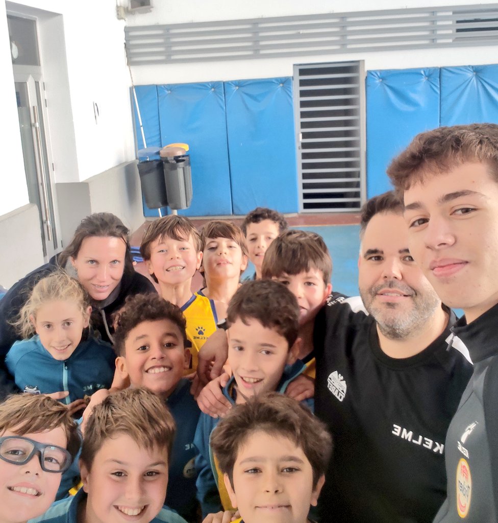 CBClaret's tweet photo. Con el inicio de la liga FDM, ya tenemos a todos los benjamínes en competición. La jornada de nuestros chicos ha terminado, con los siguientes partidos:
⛹️ A vs Fundación VBC 👍
⛹️ Azul vs Museros 👎
⛹️ Amarillo vs Marianistas 👍
#orgulloAmarillo #minibasquet https://t.co/1l7JLhz4dc