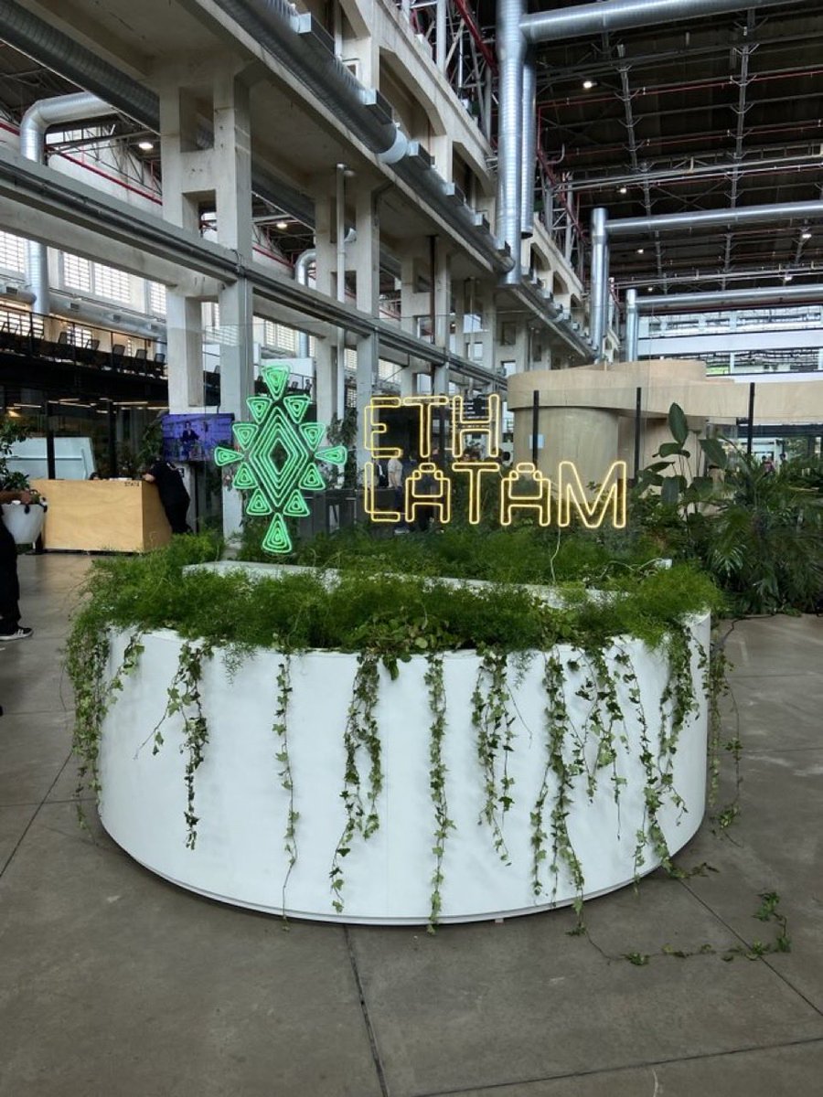 CryptoNovem's tweet photo. Already loving the experience here! @ethlatam ✨💚 https://t.co/hZNRgDa0vf