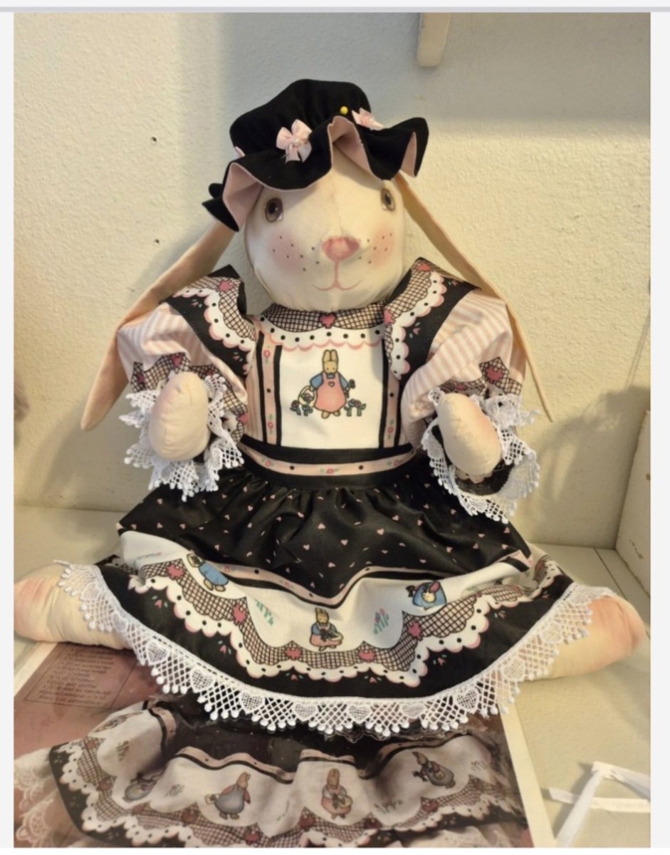 LolaPatolla's tweet photo. 🐰 Hop into vintage charm! 💕
This handcrafted vintage-style bunny doll is dressed in a sweet lace-trimmed apron + bonnet — perfect for collectors or spring décor lovers🌸
Every bid helps save rescue dogs! 🐶
🔗 https://t.co/pdFgpNsppa
#RescueCoop #AuctionForGood #VintageFinds https://t.co/3PnMfJfKMR