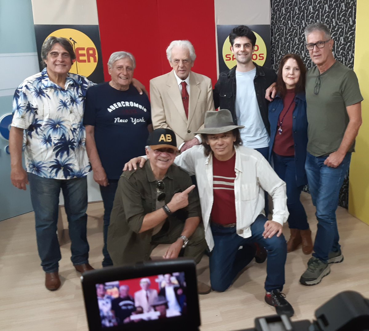 jadercantor's tweet image. SHOW DO CARLOS MAGALHÃES na TV CIDADE (Teresópolis, RJ) e para mais 13 Emissoras de TV no Brasil 📷📷📷📷📷
Luiz Gareau (Cantor), Chico Santos (Diretor Musical / Cantor), Carlos Magalhães (Apresentador), Lemuriano (Cantor) e Assessores, Aroldo Barros (Cantor / Comunicador) e Eu.
