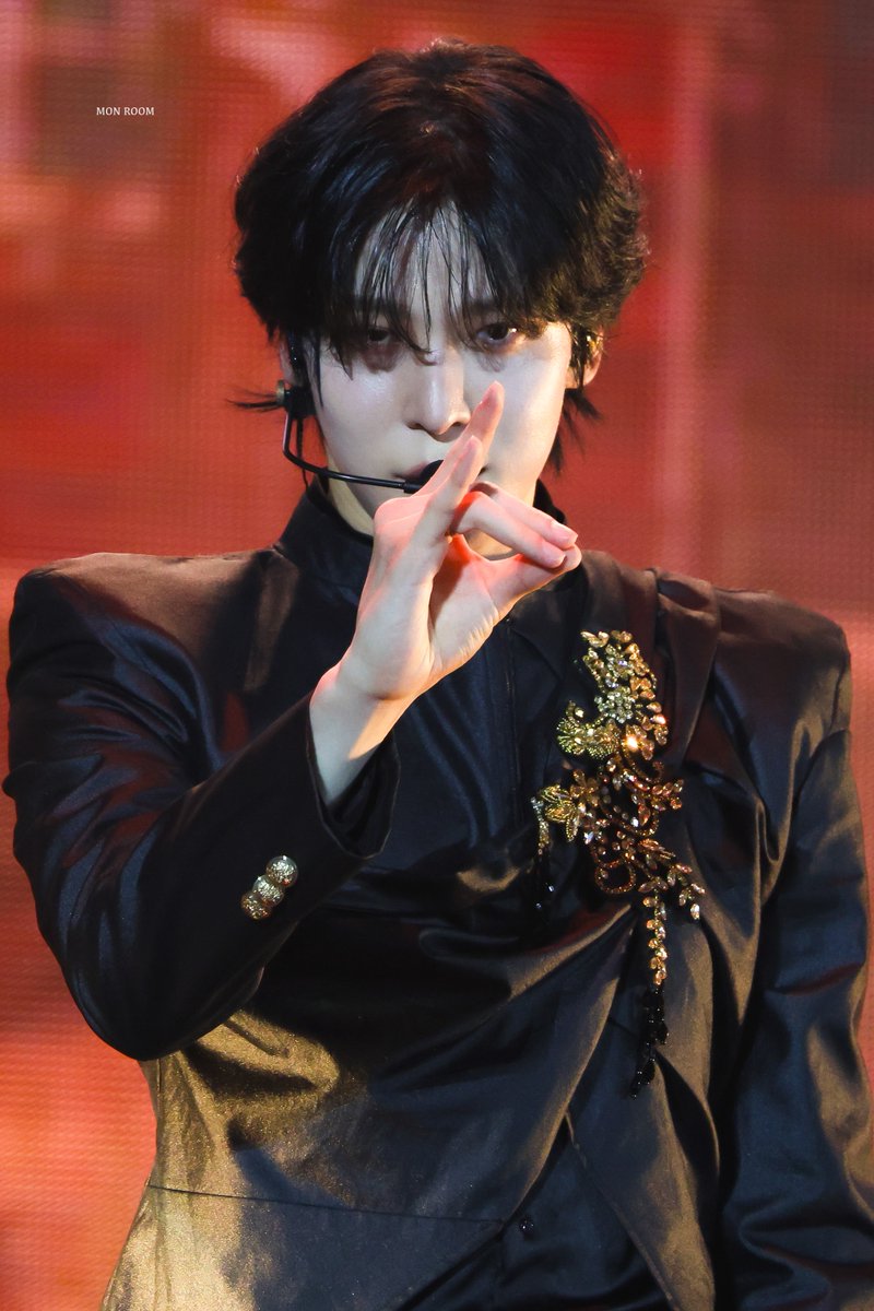 room_az615's tweet photo. 251103 DREAM FESTIVAL 

#ATEEZ #에이티즈 #YUNHO #윤호 https://t.co/XMHmpiRRSh