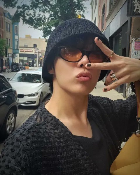 I vote #jhope for #2025MAMAVOTE