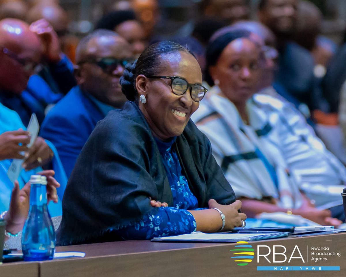 rbarwanda's tweet image. Gen (Rtd) Fred Ibingira yavuze ko Perezida Kagame yahoze ari umuyobozi ureba kure kuko ijambo yabwiye Ingabo zari iza RPA mu 1992, ubwo bari i Mukarange, riri mu byasembuye intekerezo n’imyitwarire yazo.

Ati “Buriya umukuru navuga ikintu, bana bari hano, mujye mumenya ko icyo…