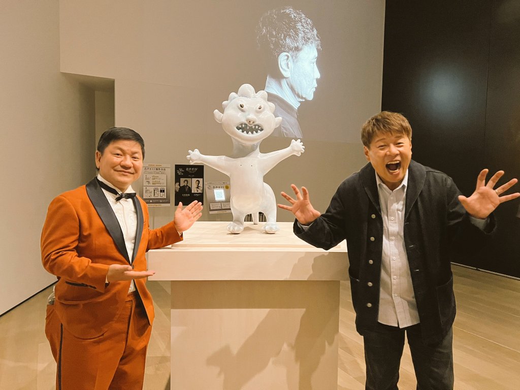 ロッシーと
５０人のお客様と
浜田さんの個展に行って来ました

浜田さんの絵
すべり台とか桜とか最高です
ずっと笑ってた

しかし
モアイの絵とか
ピカソが書いたとなっても
信じると思う

「最後の晩餐」は
教会に飾ってほしい
#空を横切る飛行機雲　
#浜田雅功展　#浜田雅功　
#野性爆弾ロッシー