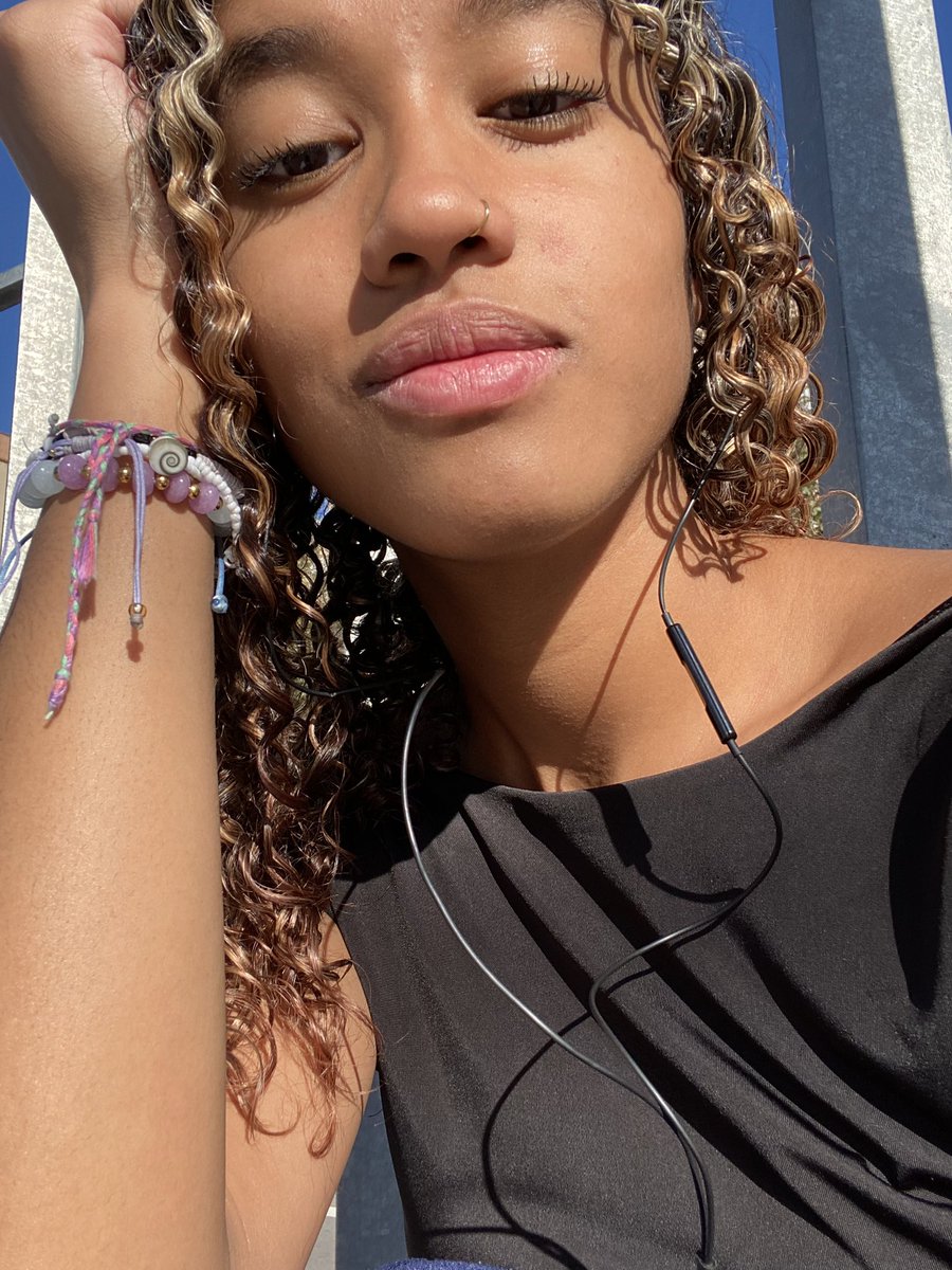 nur🌷 (@larizosss_) on Twitter photo 