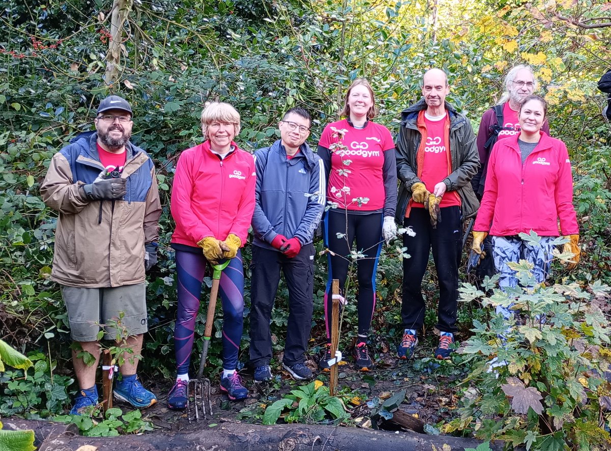 November's volunteer morning was well attended.  Activities completed were pond dredging, step construction, bramble bashing, weeding around the areas where wild flowers were planted earlier this year and maintenance of newly planted trees and shrubs.